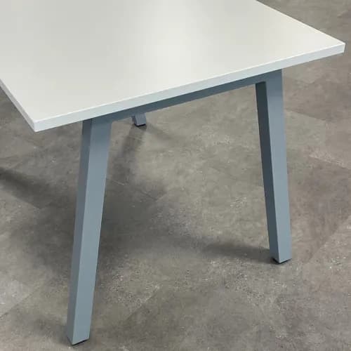 A-Pöytäkehikon päädyt 750/710 harmaa 2kpl+helat